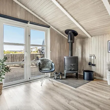 Nice In Ringkbing With Indoor Swimming Pool, Sauna And 4 Bedrooms Hébergement de vacances