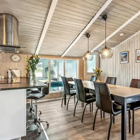 Nice In Ringkbing With Indoor Swimming Pool, Sauna And 4 Bedrooms Hébergement de vacances