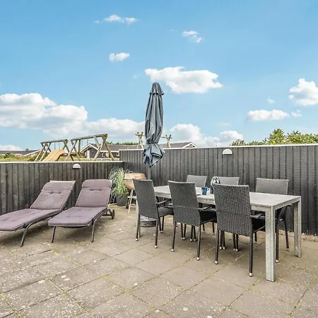 Nice In Ringkbing With Indoor Swimming Pool, Sauna And 4 Bedrooms Hébergement de vacances Ringkøbing